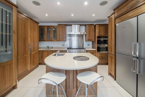 3 bedroom flat to rent, Green Street, London W1K