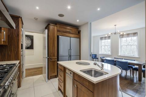 3 bedroom flat to rent, Green Street, London W1K