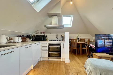 713 London Road, Cheam SM3
