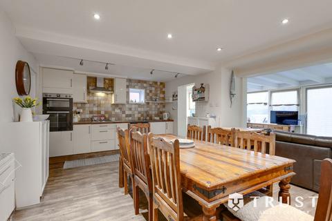 3 bedroom semi-detached house for sale, Kingsway, Ossett, WF5
