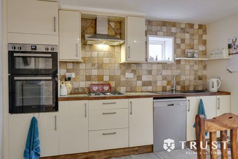 3 bedroom semi-detached house for sale, Kingsway, Ossett, WF5