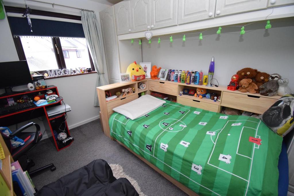 Bedroom 2.JPG