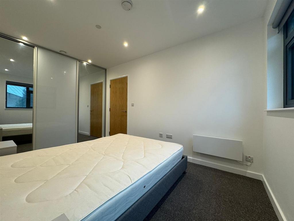 Bedroom pic 2.jpeg