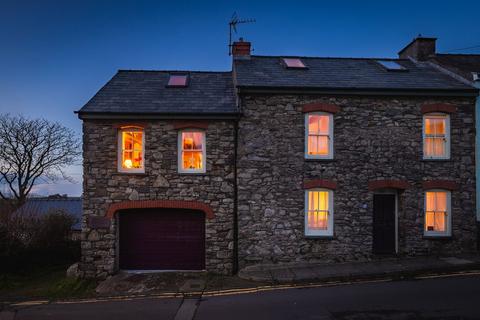 5 bedroom end of terrace house for sale, Catherine Street, St Davids SA62