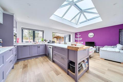 3 bedroom detached house for sale, The Street, Hamstreet, Ashford TN26 2JH
