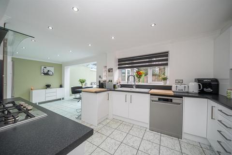 4 bedroom terraced house for sale, Commons Lane, Hemel Hempstead, Hertfordshire, HP2 5EY