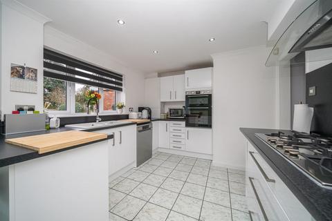4 bedroom terraced house for sale, Commons Lane, Hemel Hempstead, Hertfordshire, HP2 5EY