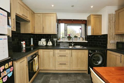 2 bedroom flat for sale, Barnes Close, SOUTHAMPTON, Hampshire, SO18