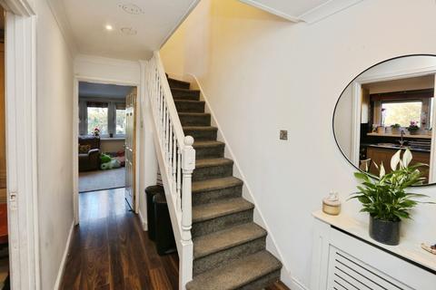 2 bedroom flat for sale, Barnes Close, SOUTHAMPTON, Hampshire, SO18