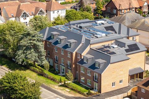 2 bedroom flat for sale, Queen Elizabeth Avenue, Lymington, Hampshire, SO41