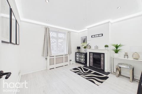 2 bedroom semi-detached house for sale, Wolseley Road, Romford, RM7 0BS