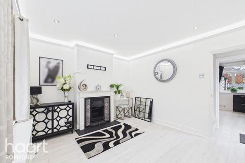2 bedroom semi-detached house for sale, Wolseley Road, Romford, RM7 0BS
