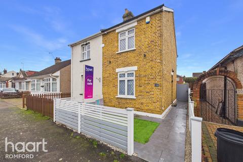 2 bedroom semi-detached house for sale, Wolseley Road, Romford, RM7 0BS