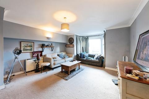 2 bedroom flat for sale, Granada Road, Southsea, Hampshire, PO4