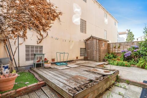 2 bedroom flat for sale, Shaftesbury Road, Southsea, Hampshire, PO5