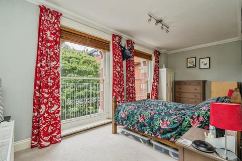2 bedroom flat for sale, Lord Montgomery Way, PORTSMOUTH, Hampshire, PO1