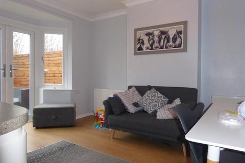 3 bedroom semi-detached house to rent, Lincoln Road, Peterborough