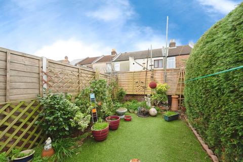 2 bedroom terraced house for sale, Londesborough Road, Southsea, Hampshire, PO4