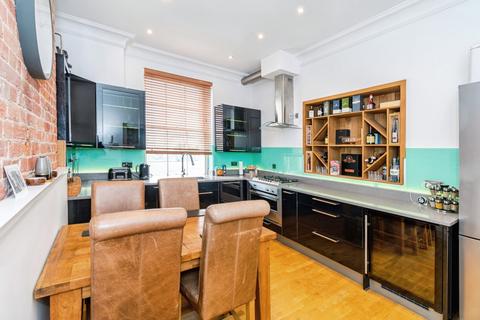2 bedroom flat for sale, Canute Road, Southampton, Hampshire