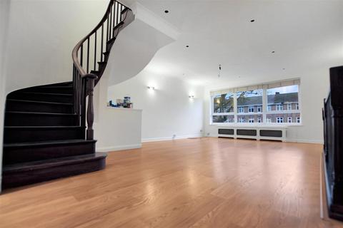 3 bedroom apartment to rent, Northwood HA6