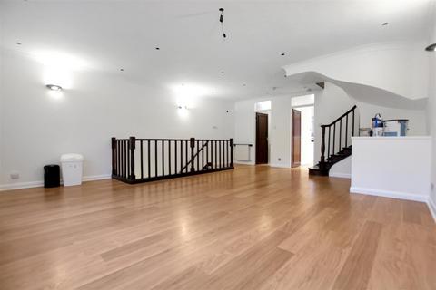 3 bedroom apartment to rent, Northwood HA6