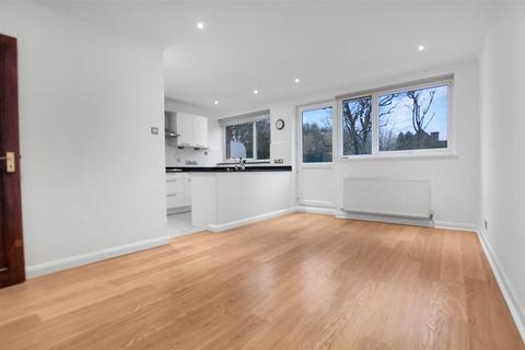 3 bedroom apartment to rent, Northwood HA6