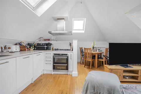 2 bedroom flat to rent, London Road, Cheam