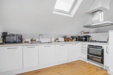 2 bedroom flat to rent, London Road, Cheam