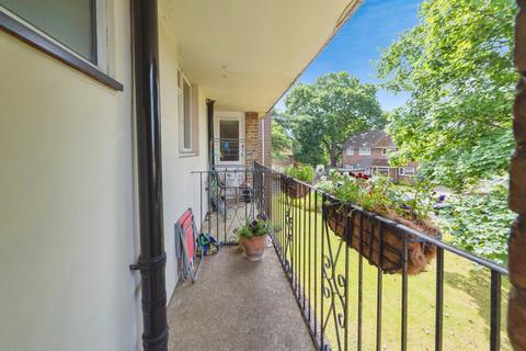 2 bedroom flat for sale, Charden Court, York Drove, Southampton, Hampshire, SO18