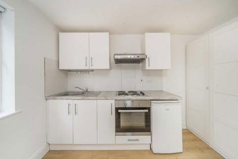 Studio to rent, Greenlands Lane, London NW4