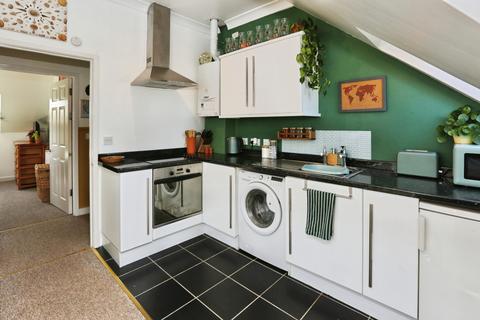 1 bedroom flat for sale, Station Road, Netley Abbey, Southampton, Hampshire, SO31