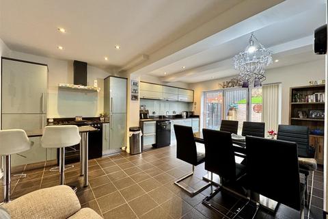2 bedroom semi-detached house for sale, Woburn Drive, Halesowen