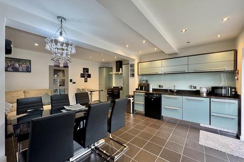 2 bedroom semi-detached house for sale, Woburn Drive, Halesowen