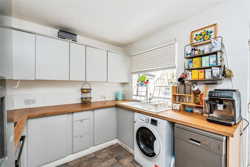 Dimond Close, Southampton, Hampshire, SO18 - View 2
