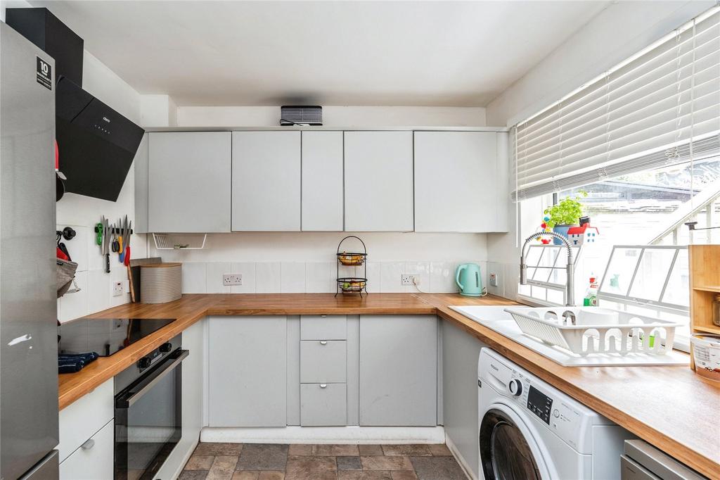 Dimond Close, Southampton, Hampshire, SO18 - View 3