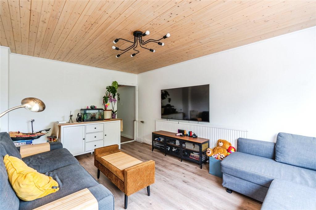 Dimond Close, Southampton, Hampshire, SO18 - More