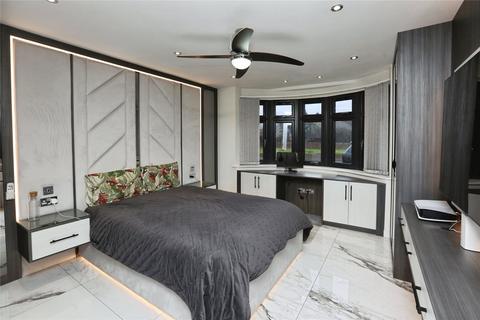 3 bedroom bungalow for sale, Portsmouth Road, Bursledon, Southampton, Hampshire, SO31