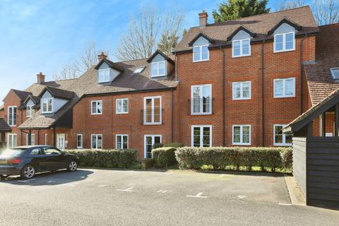2 bedroom flat for sale, Laura Close, Compton, Winchester, Hampshire, SO21