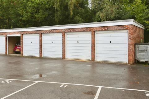 2 bedroom flat for sale, Kingsway, Chandler's Ford, Eastleigh, Hampshire, SO53