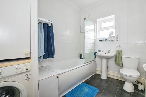 1 bedroom flat for sale, Leigh Road, Chandler's Ford, Eastleigh, Hampshire, SO53
