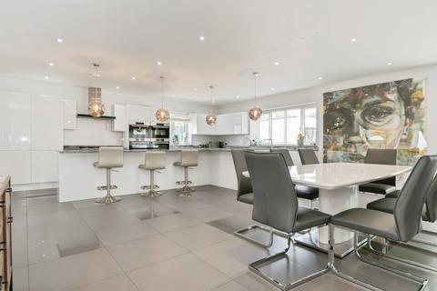 4 bedroom detached house for sale, Chestnut Close, Chandler's Ford, Eastleigh, Hampshire, SO53
