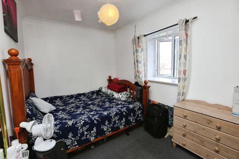 2 bedroom flat for sale, Fair Oak Road, Fair Oak, Eastleigh, Hampshire, SO50