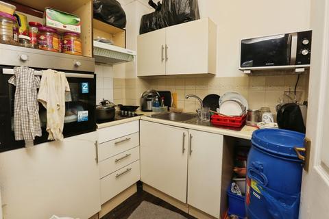 2 bedroom flat for sale, Fair Oak Road, Fair Oak, Eastleigh, Hampshire, SO50