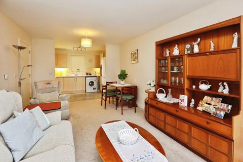 2 bedroom flat for sale, Kent Road, Chandler's Ford, Eastleigh, Hampshire, SO53