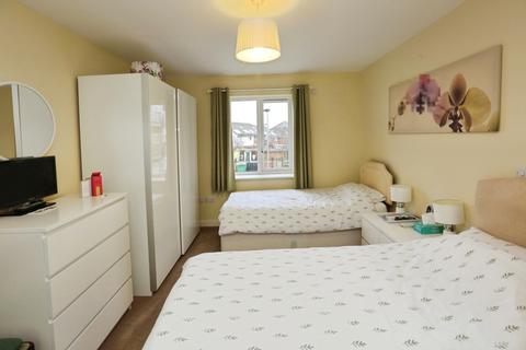 2 bedroom flat for sale, Kent Road, Chandler's Ford, Eastleigh, Hampshire, SO53