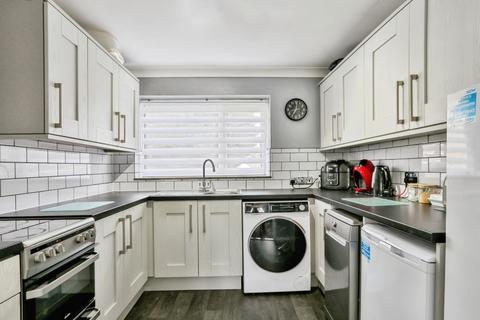 2 bedroom flat for sale, Gibson Road, Canford Heath, Poole, Dorset, BH17