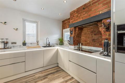 3 bedroom detached house for sale, Frensham Road, Lower Bourne, Farnham
