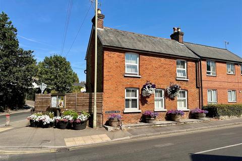 3 bedroom detached house for sale, Frensham Road, Lower Bourne, Farnham