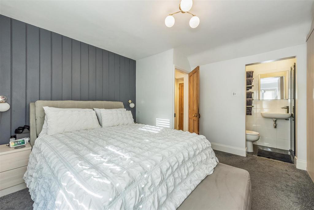 En suite bedroom, en suite