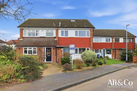 4 bedroom semi-detached house for sale, Waverley Gardens, Grays